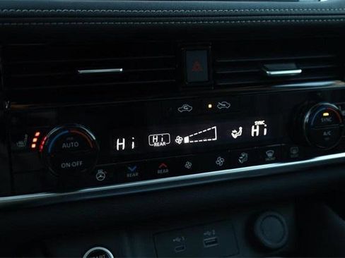 Used 2023 Nissan Rogue SL w/ SL Premium Package image 16