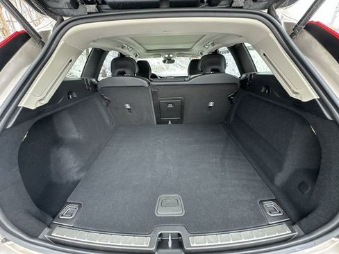 Used 2025 Volvo XC60 B5 Plus image 25