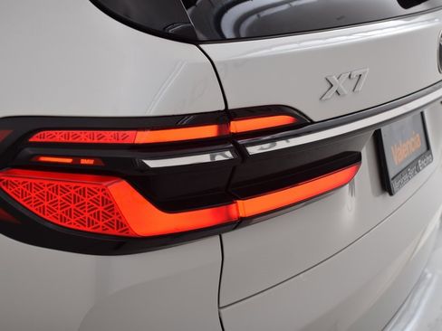 Used 2023 BMW X7 xDrive40i w/ Parking Assistance Package image 12