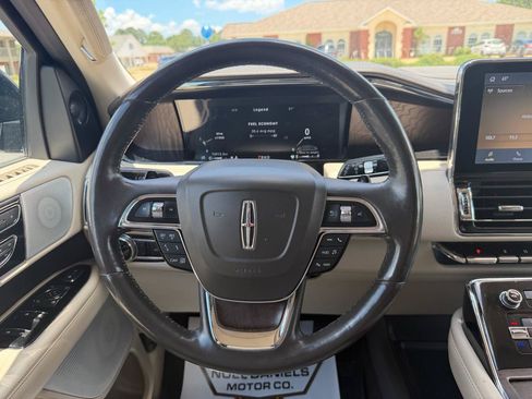 Used 2021 Lincoln Navigator Reserve w/ Luxury Package AWD/4WD image 29