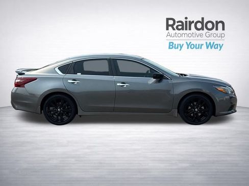 Used 2017 Nissan Altima 2.5 SR w/ Midnight Edition Package FWD image 8
