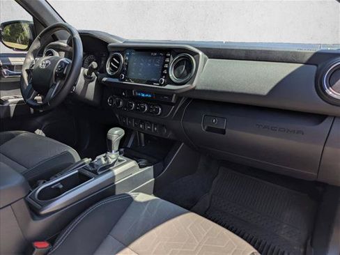 Used 2021 Toyota Tacoma TRD Off-Road w/ Technology Package AWD/4WD image 19