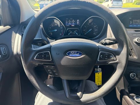 Used 2017 Ford Focus SE FWD image 19