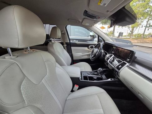Used 2022 Kia Sorento S FWD image 11