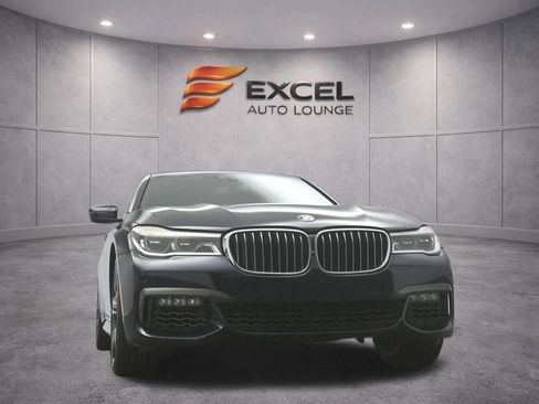 Used 2019 BMW 750i RWD image 54