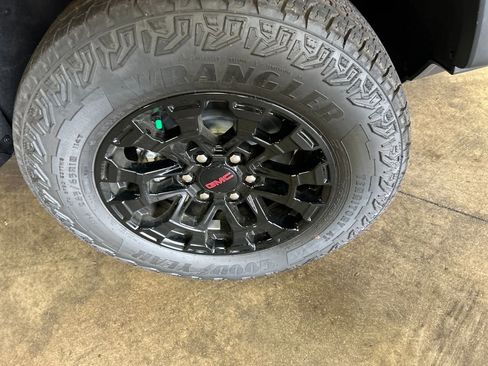 New 2026 GMC Canyon Elevation w/ Convenience Package image 9