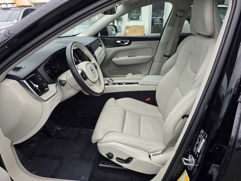 Certified 2023 Volvo XC60 B5 Ultimate w/ Climate Package image 20