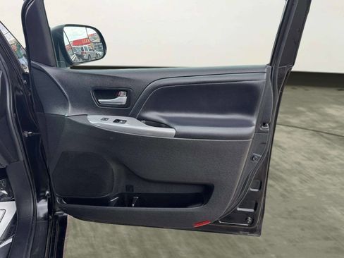 Used 2015 Toyota Sienna SE FWD image 23