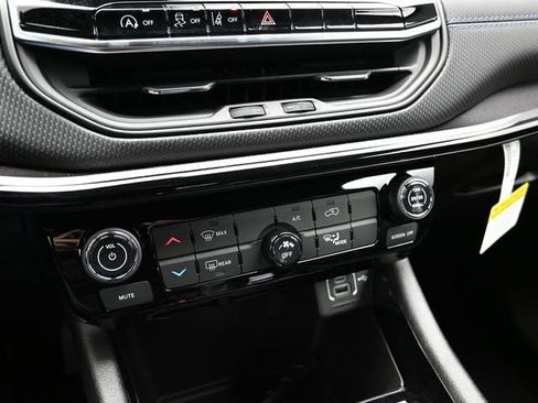 New 2026 Jeep Compass Latitude AWD/4WD image 43