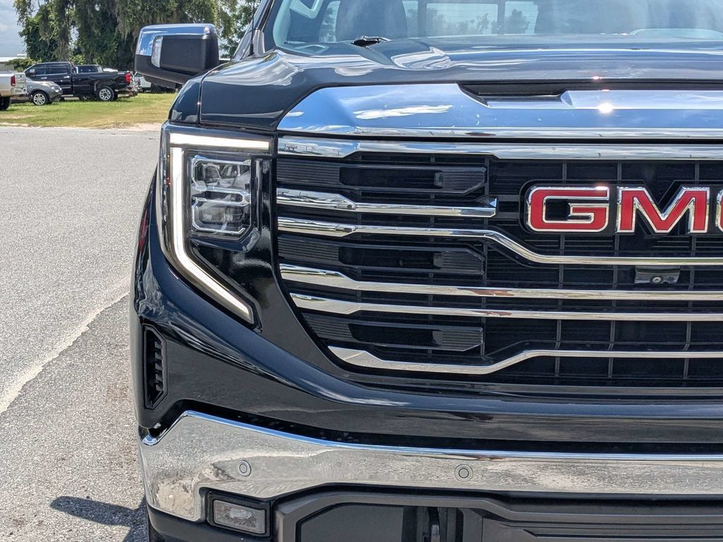 Used 2022 GMC Sierra 1500 SLT w/ SLT Premium Plus Package AWD/4WD image 10