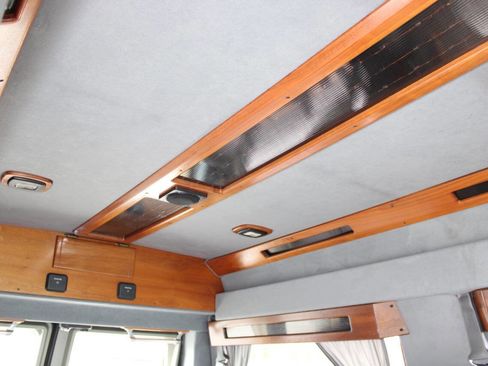 Used 1997 Ford E-150 and Econoline 150 RWD image 19