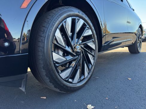 Used 2024 Lincoln Nautilus Reserve w/ Equipment Group 202A image 19