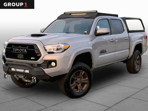Used 2018 Toyota Tacoma TRD Sport w/ Technology Package AWD/4WD image 1