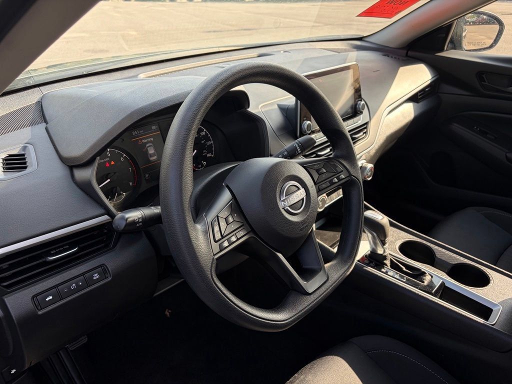 Certified 2025 Nissan Altima 2.5 S FWD image 13