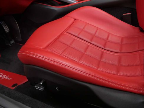 Certified 2019 Ferrari Portofino RWD image 22