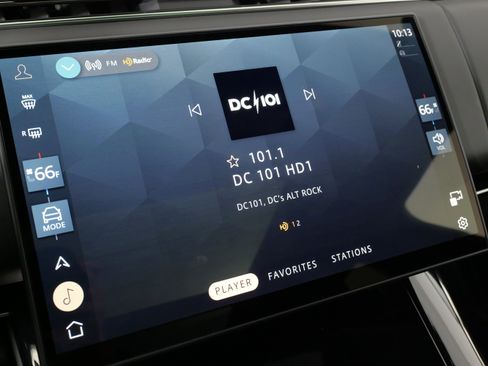 Used 2025 Land Rover Range Rover Sport SE image 46