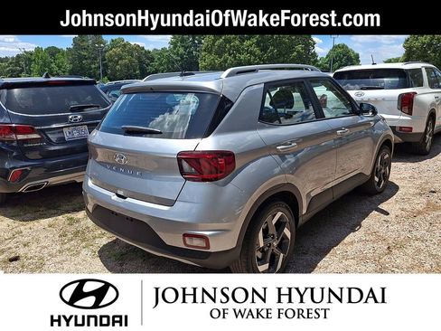 Used 2026 Hyundai Venue SEL FWD image 4