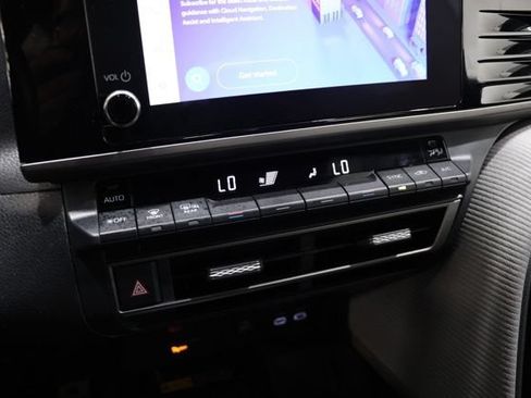 Used 2025 Toyota Camry SE FWD image 27