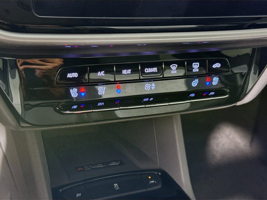 Used 2022 Chevrolet Bolt EUV Premier FWD image 15