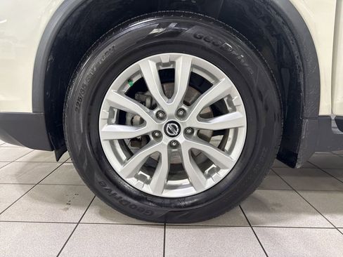 Used 2018 Nissan Rogue SV w/ Sun & Sound Touring Package image 28