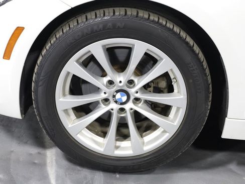 Used 2017 BMW 320i xDrive Sedan AWD/4WD image 39