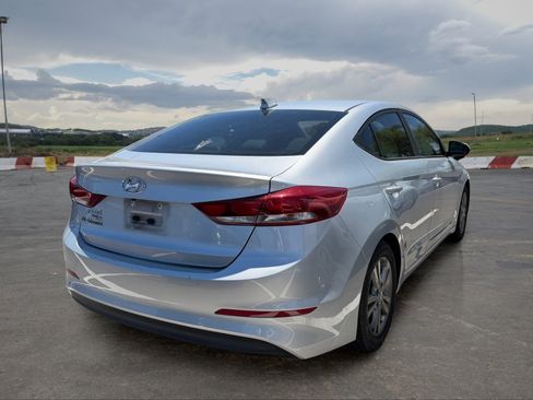 Used 2017 Hyundai Elantra SE FWD image 3