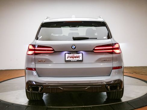 Used 2024 BMW X5 xDrive40i w/ M Sport Package AWD/4WD image 6