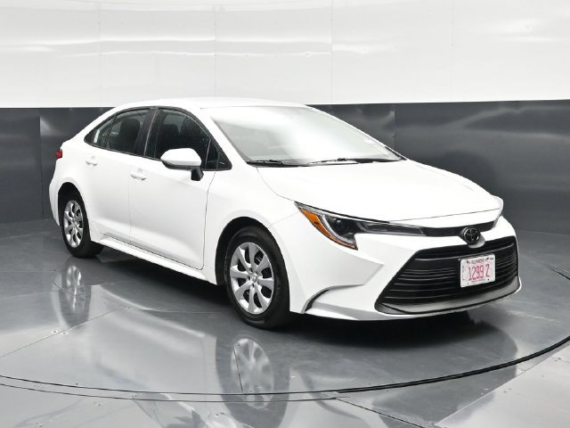 Used 2025 Toyota Corolla LE FWD image 5