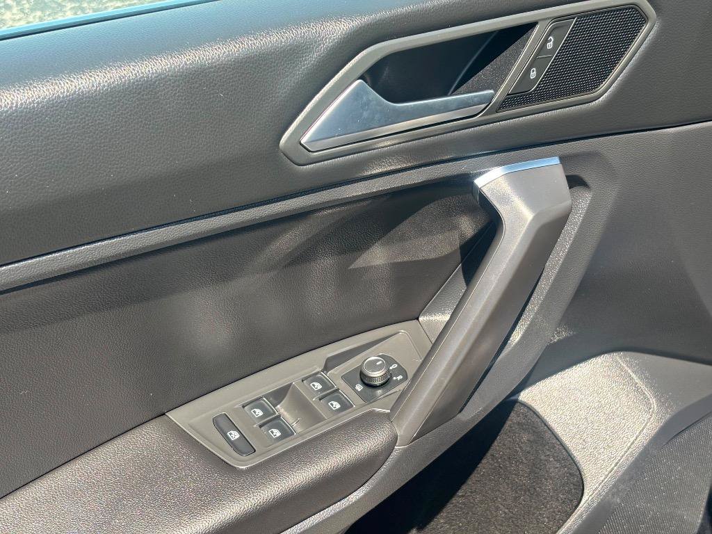 Used 2021 Volkswagen Tiguan SE AWD/4WD image 12