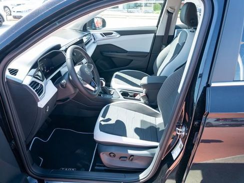 New 2026 Volkswagen Taos SE FWD image 18