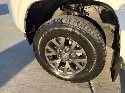 Certified 2021 Toyota Tacoma SR5 image 30