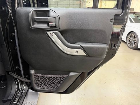 Used 2017 Jeep Wrangler Unlimited Sahara w/ Dual Top Group AWD/4WD image 14
