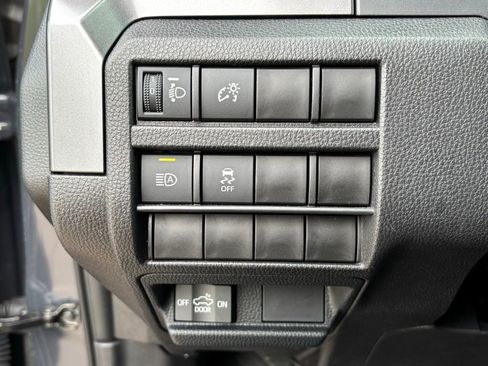 Used 2025 Toyota Tacoma SR5 AWD/4WD image 22