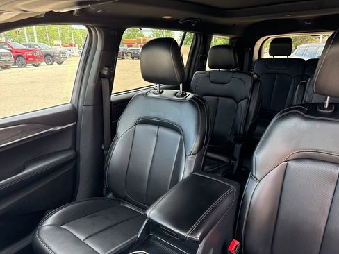 Used 2024 Jeep Grand Cherokee L Limited w/ Luxury Tech Group II AWD/4WD image 46