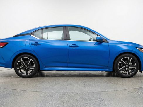 Used 2025 Nissan Sentra SV image 11