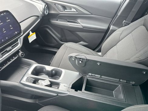 New 2026 Chevrolet Equinox EV LT image 22