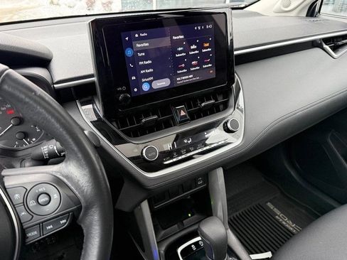 Used 2024 Toyota Corolla Cross LE image 25