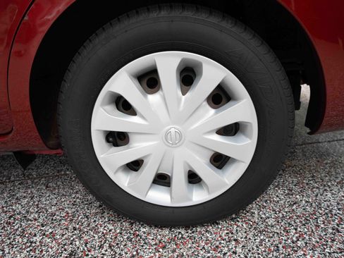 Used 2018 Nissan Versa SV FWD image 28