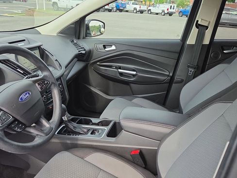 Used 2017 Ford Escape SE w/ Equipment Group 201A FWD image 11