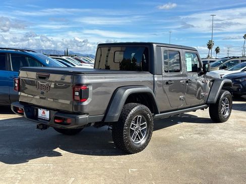 Used 2024 Jeep Gladiator Mojave w/ Technology Group image 4