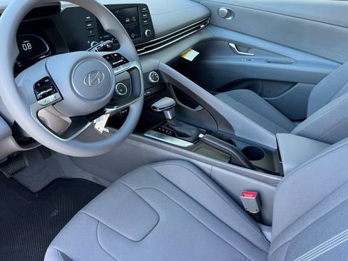 New 2026 Hyundai Elantra SE FWD image 9