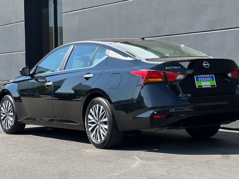Used 2025 Nissan Altima 2.5 SV image 8