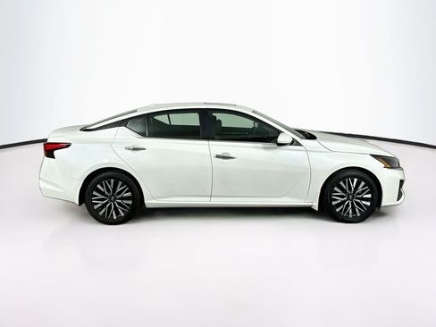 Used 2023 Nissan Altima 2.5 SV w/ SV Premium Package FWD image 10