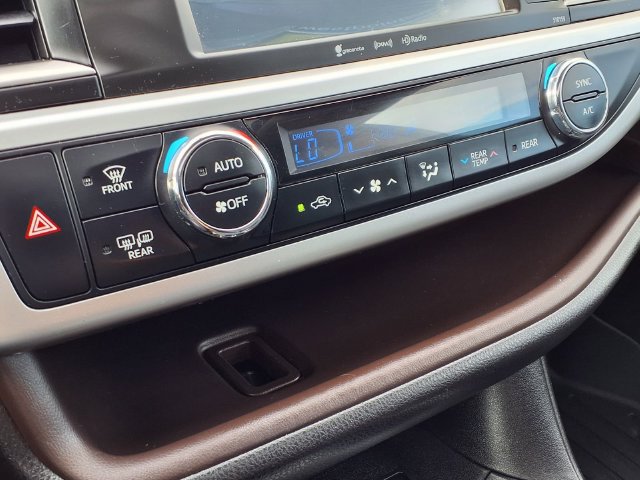 Used 2016 Toyota Highlander XLE FWD image 13
