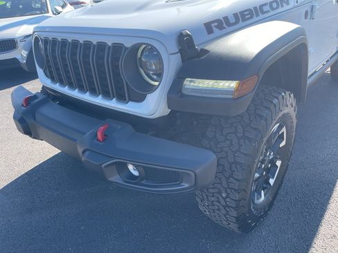 Used 2025 Jeep Wrangler Unlimited Rubicon image 2