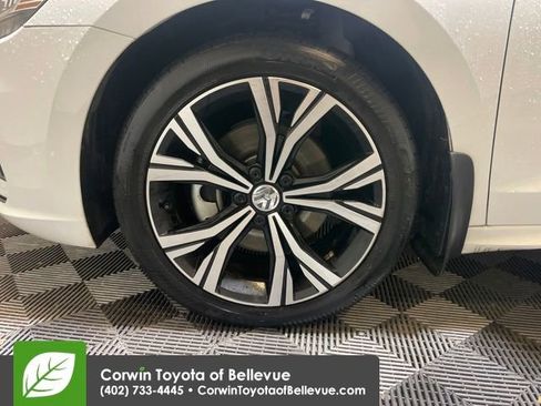 Used 2022 Volkswagen Passat 2.0T SE FWD image 24