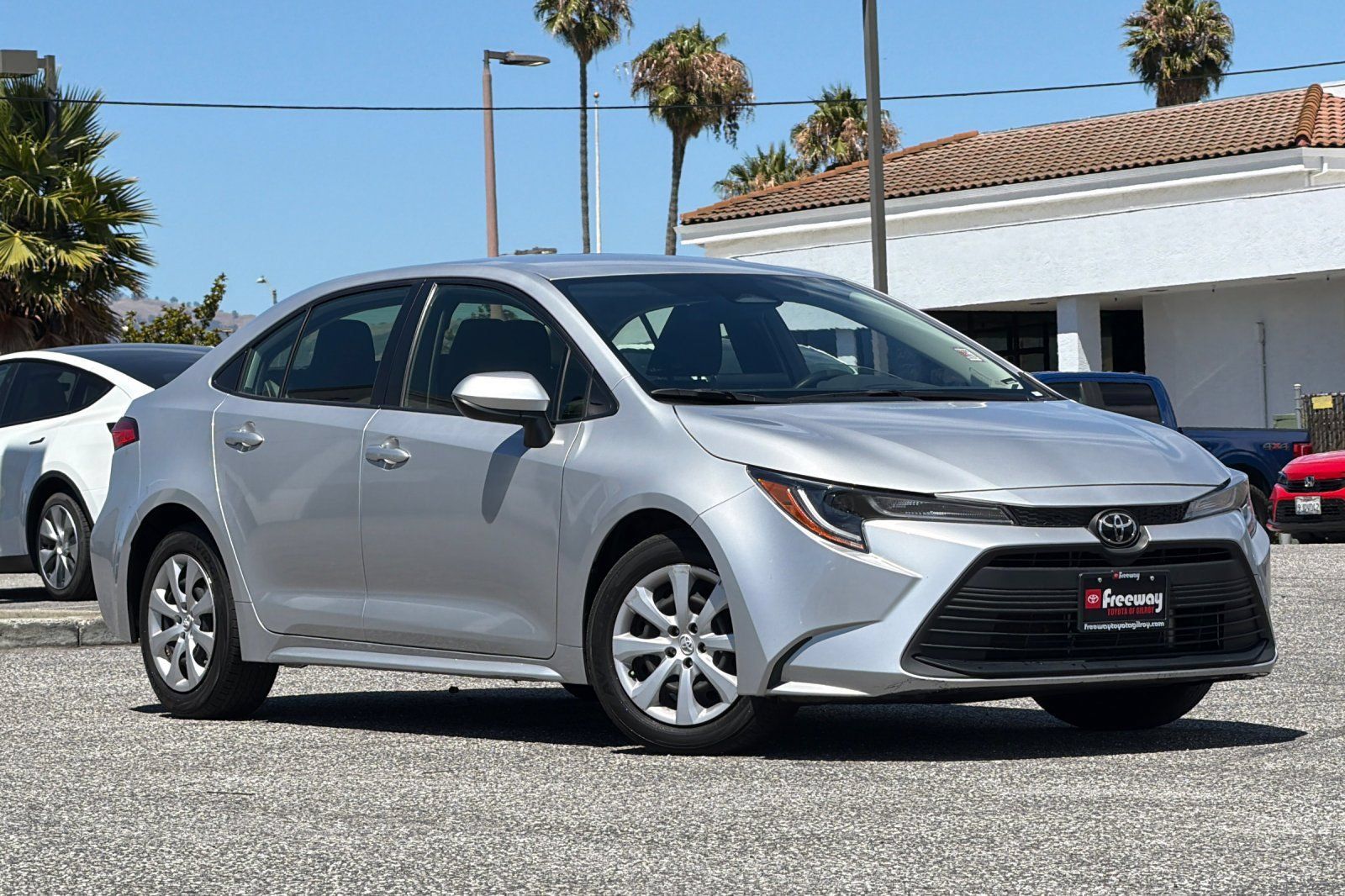 Used 2023 Toyota Corolla LE FWD image 2