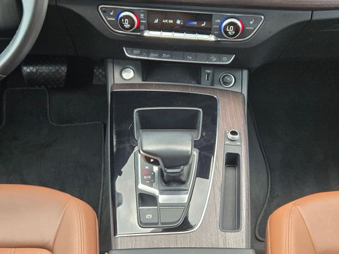 Used 2022 Audi Q5 2.0T Premium w/ Convenience Package image 19