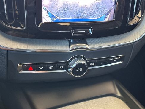 Certified 2025 Volvo XC60 B5 Plus AWD/4WD image 25