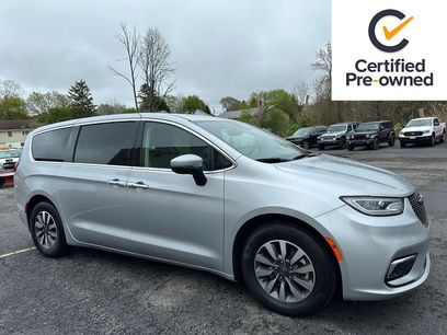 Certified 2023 Chrysler Pacifica Touring-L